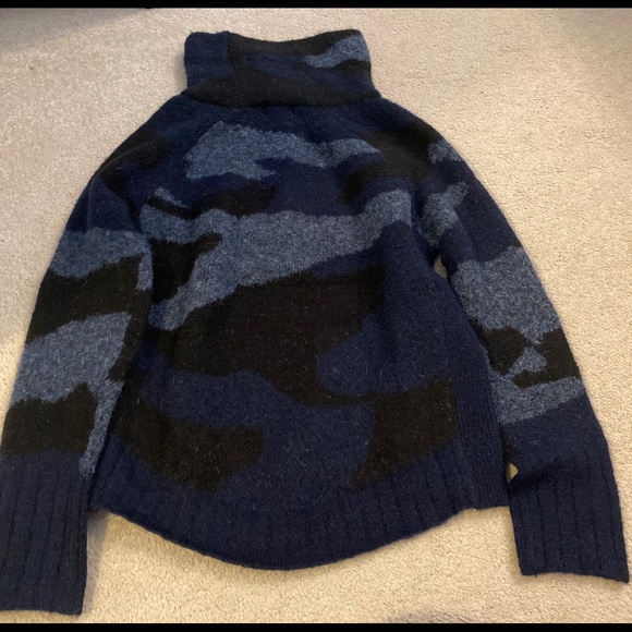 NEW Aqua Bloomingdale’s Women’s Knit Turtleneck Sweater Small Blue Camouflage - Picture 3 of 4